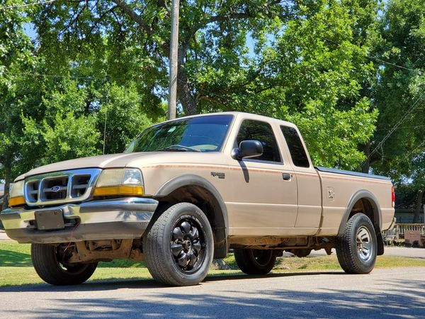 1998 Ford ranger 4x4 runs and start like new for Sale in Houston, TX