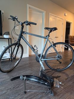 TREK 7500 22.5 Men's Bike with accessories