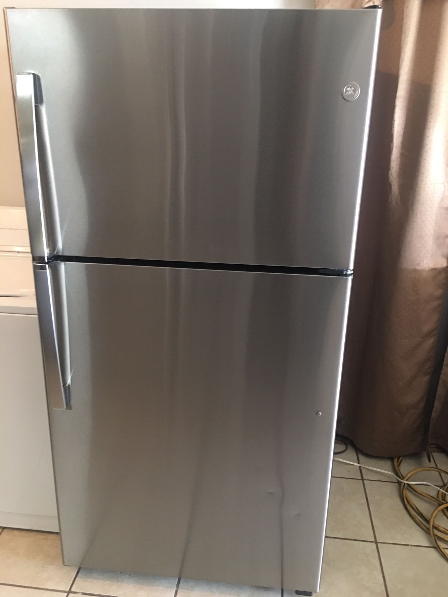 GE Top Freezer Stainless Steel Refrigerator $250