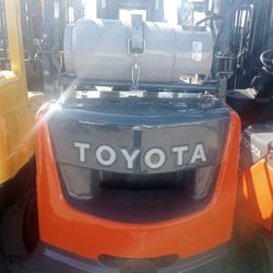 FORKLIFT TOYOTA 2016 6000 Libras