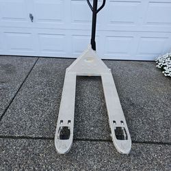 Hand Pallet Jack, like new.