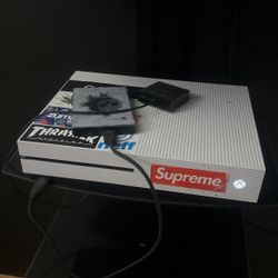 Xbox 1s With Controller 