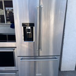 Kitchen Aid Kitchen Set Refrigerator Induction Stove Mircowave Dishwasher 