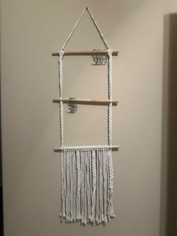 Bow hanger/organizer