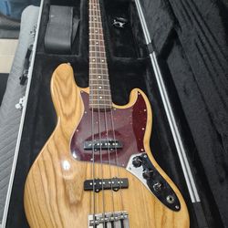 Fender Deluxe Jazz Bass  + Case