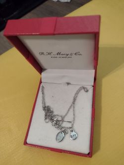 Nice. Penden silver. Tone. $3