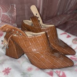 Chase And Chloe Leather Heels (Size 5)