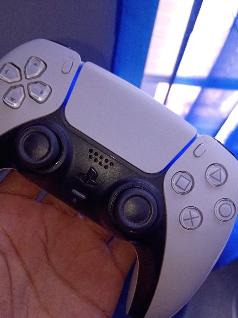 PS5 Controller Black & White