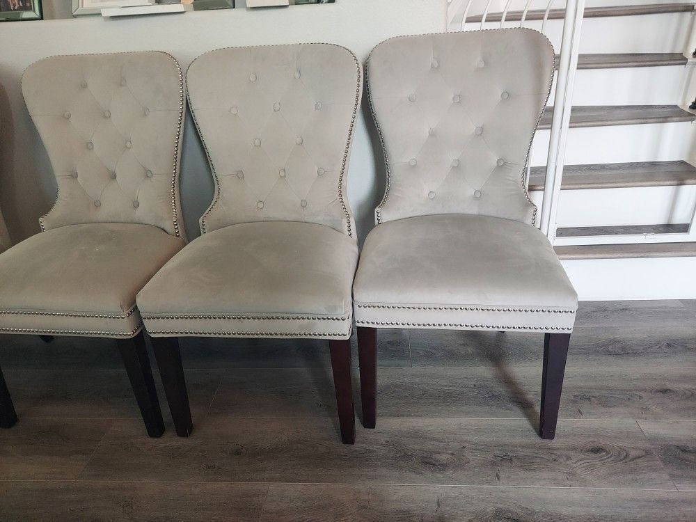 6 Charlotte Dining Chairs In Excellent Used Condition.
