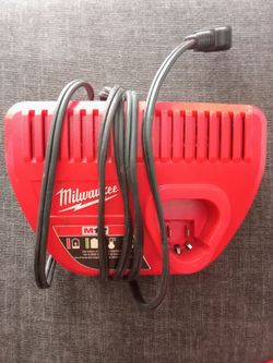 Milwaukee M12 Charger
