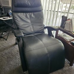 Human Touch Perfect Chair PC-610 Zero Gravity Recliner Black
