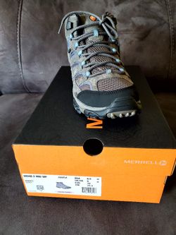 For Sale(se Vende)MERRELL 8.5 For Womens.