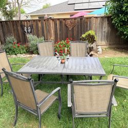 Outdoor Dining Table And 6 Chairs