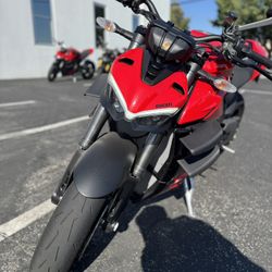 2023 Ducati Streetfighter V4