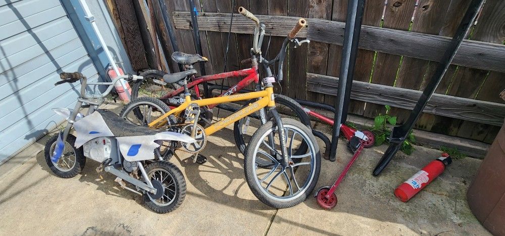 2 Bmx Bikes Eletric Razor Dirt Bike And Razor Scooter