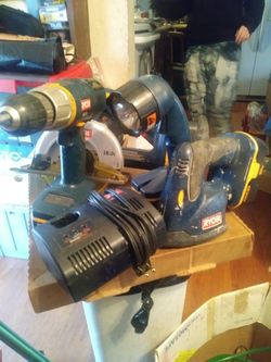 4 PIECE RYOBI TOOL SET WITH BATTERYS & CHARGER