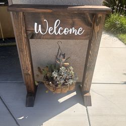 Welcome Sign Hanging Plant 