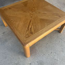 Mesa De Madera. $10