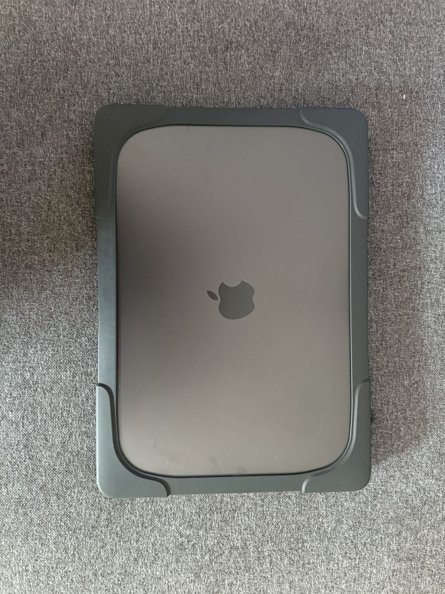 MacBook Pro 2022 + Apple Magic Mouse