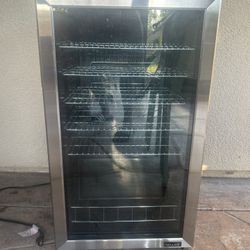 NEWAIR MINI FRIDGE