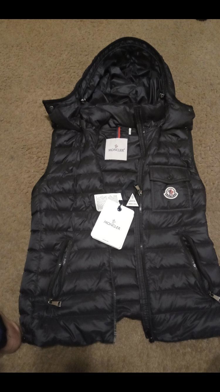 Moncler female size 1 vest xs