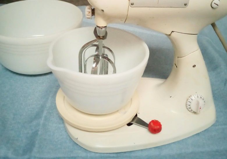 Vintage Hamilton Beach Model H Standing Mixer 