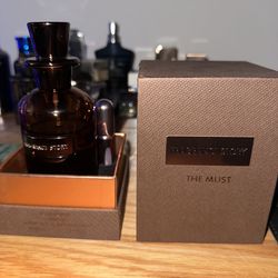 Fragrance Story THE MUST PARFUM MEN 3.4OZ + Travel Spray Atomizer