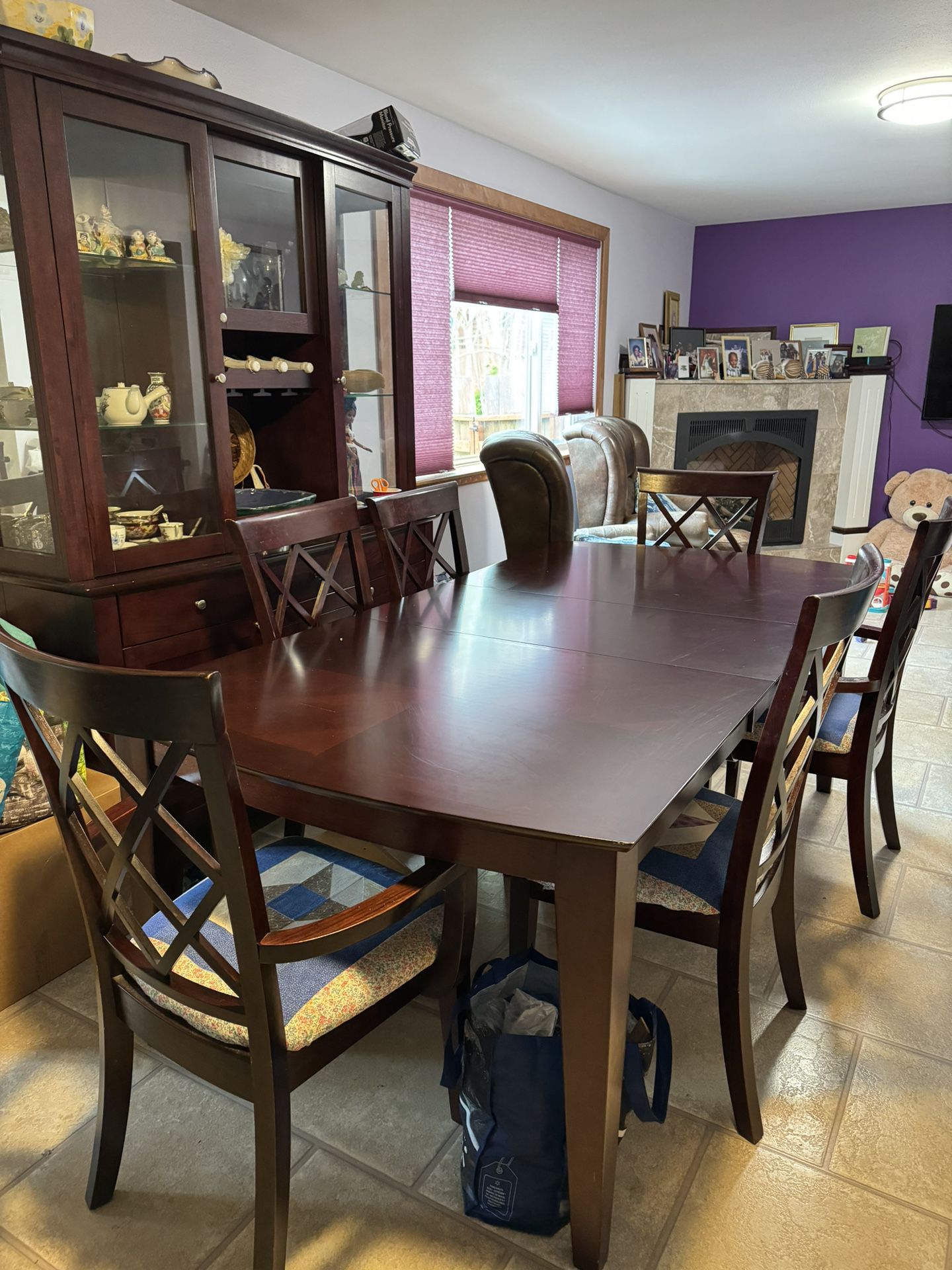 Dinning Table With 6 Chairs And Display Hutch