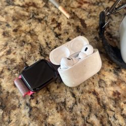 Apple Watch SE 2 And Airpods Pro 2 