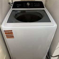Whirlpool top-load washer with a 2-in-1 removable agitator
