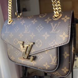 LOUIS VUITTON Passy 