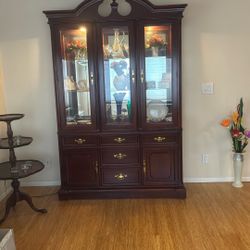Bassett China. Cabinet