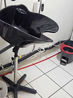 Portable shampoo bowl