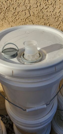 Bucket 5 Gallon W/lid and cap, White Color Heavy Duty Clean!