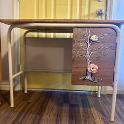 VTG Owl & Tiger Lilly Desk