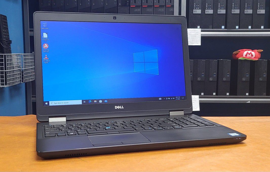 Dell Latitude E5570 Ultrabook - Intel Core i7-6600U, 256 GB SSD, 16 GB PC4 RAM, 2 GB VRAM, Webcam, Windows 11

