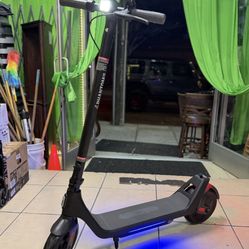 PHANTOM A10 SMART ELECTRIC SCOOTER 400W-15.5 MPH-28MILES RANGE~TIRES 10in-CAP. 265lbs New in box