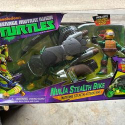 New Playmates Teenage Mutant Ninja Turtles Exclusive Raph Stealth Bike Playset