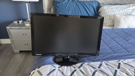Lenovo Monitor 17inch Width