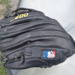YOUTH'S 11 3/4 " WILSON/A 600 BASEBALL GLOVE 