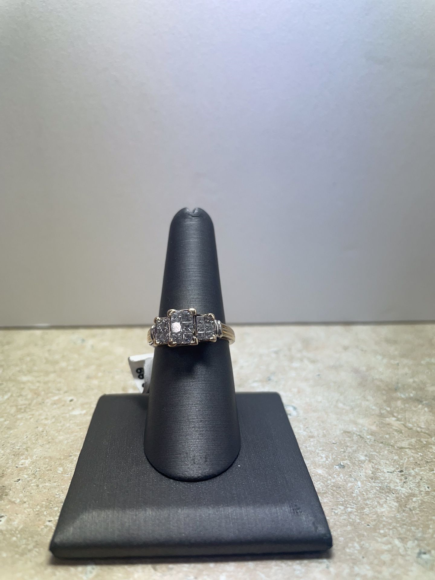 14KYG Ring With Diamonds