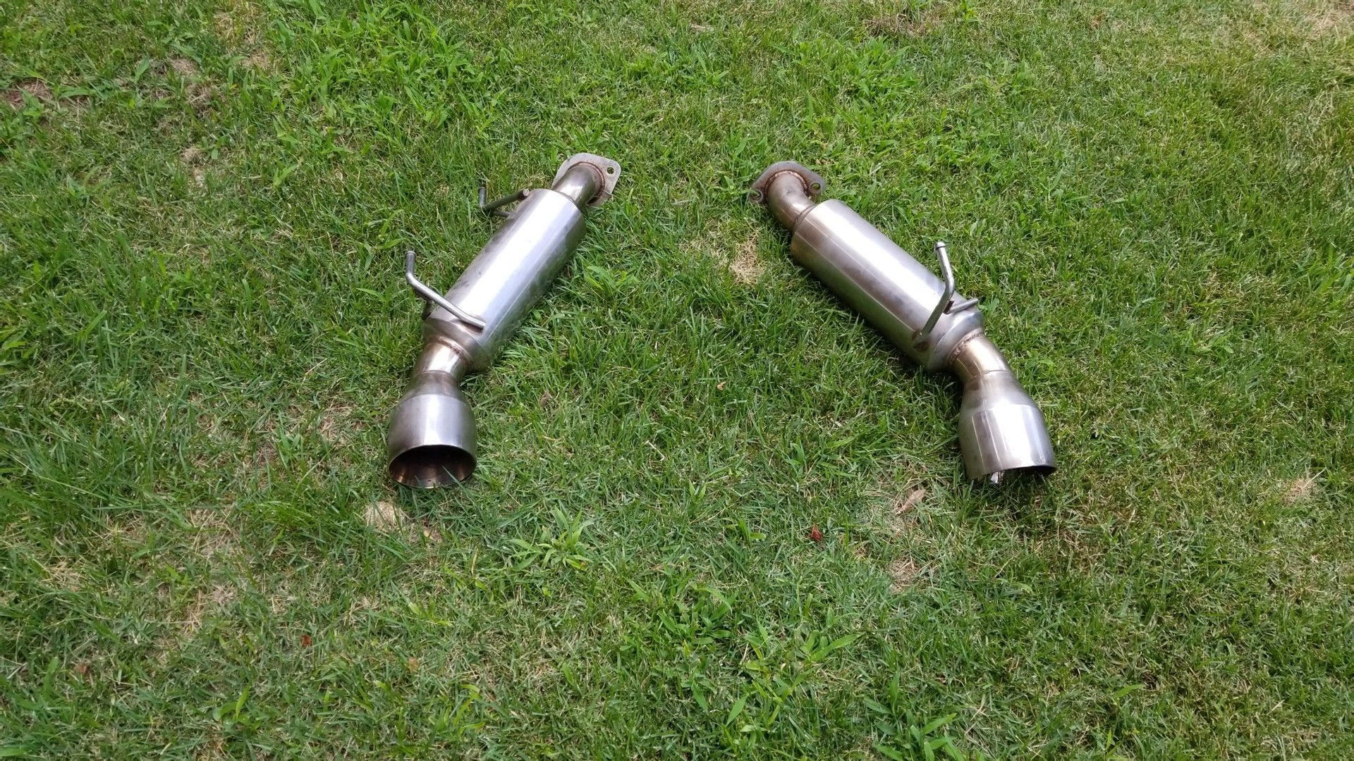 Infiniti G37 s Manzo Exhaust. Axle back.