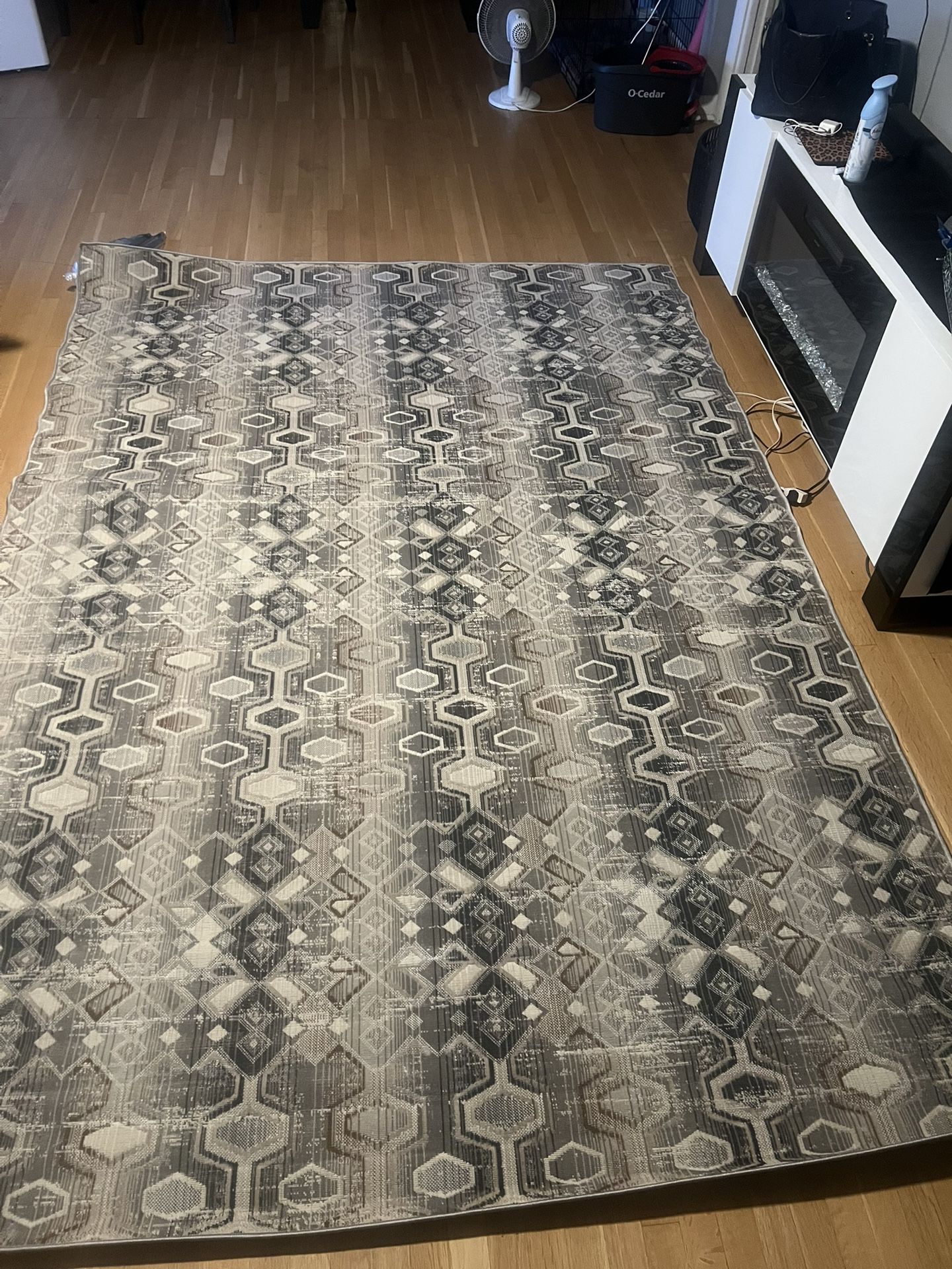 GERTMENIAN Sierra Kenna 6 x 9 (ft) Loomed Senna Gray Rectangular Indoor/Outdoor rug. 