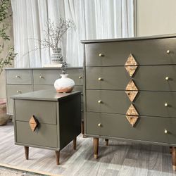 !!SOLD!! Fully Restored Mid Century Dresser Set 