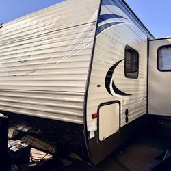 2017 Keystone Hideout Travel Trailer 28Ft With Slide Bunkhouse