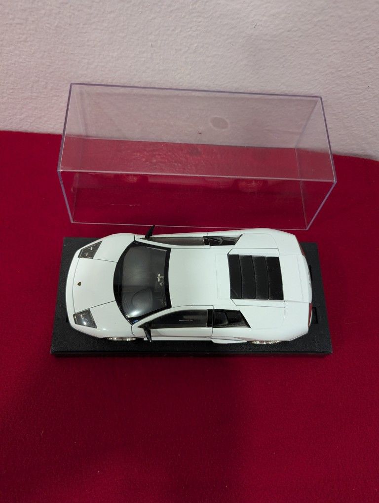 Jada 1/24 Scale Diecast Lamborghini Murcielago LP 640 White with Clear Plastic Display Showcase Collectible
