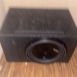 Rockford Fosgate P3 12 4ohm Inside Qbomb Box$250