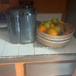 Black+Decker Exprimidor Silencioso de Frutas y Verduras JE2500B