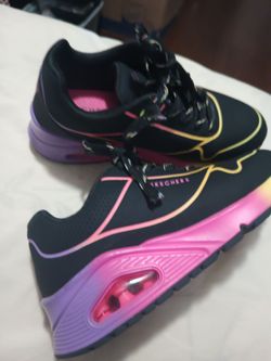 Girl"s  Skechers shoes size1
