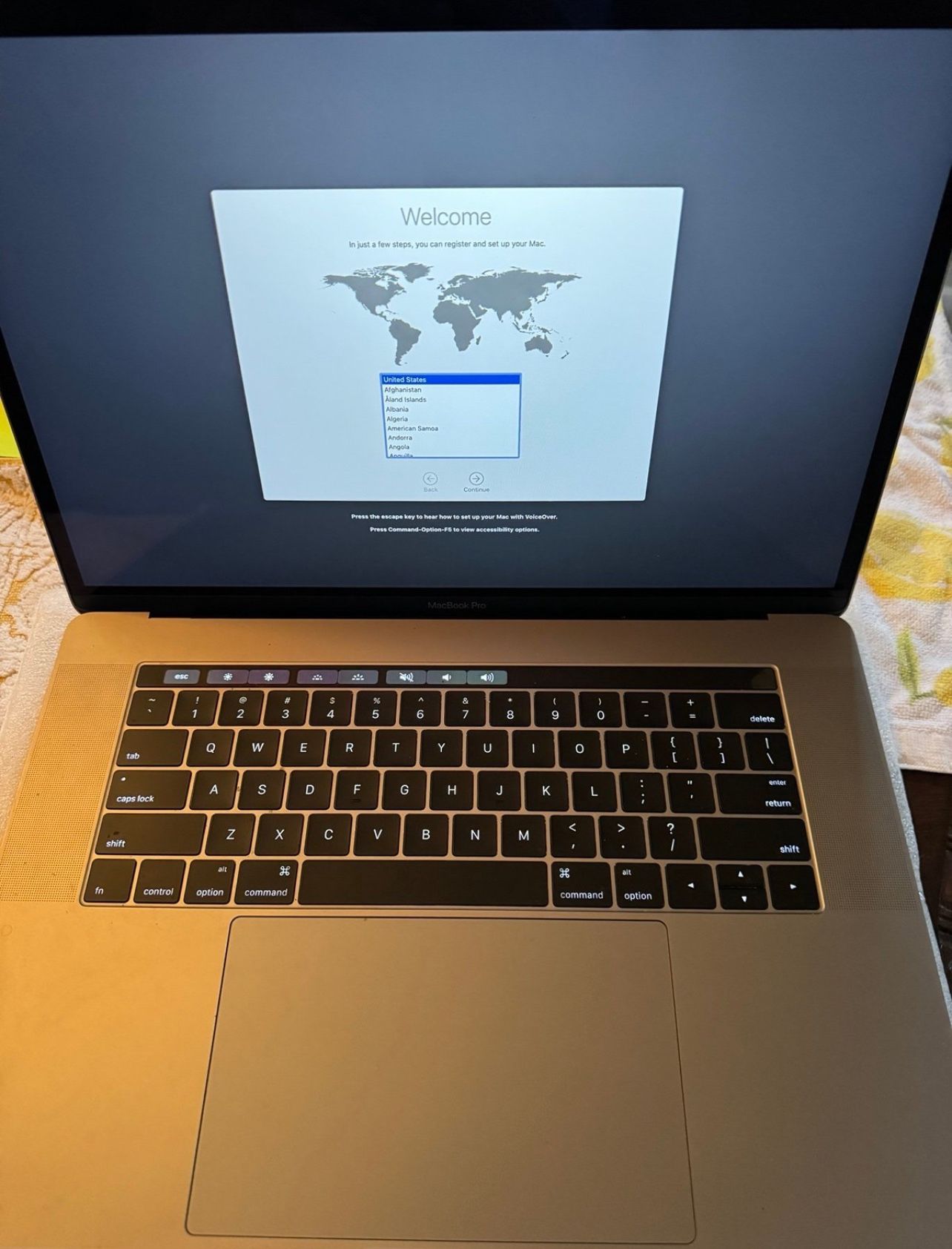 macbook pro touch bar 15 inch super clean